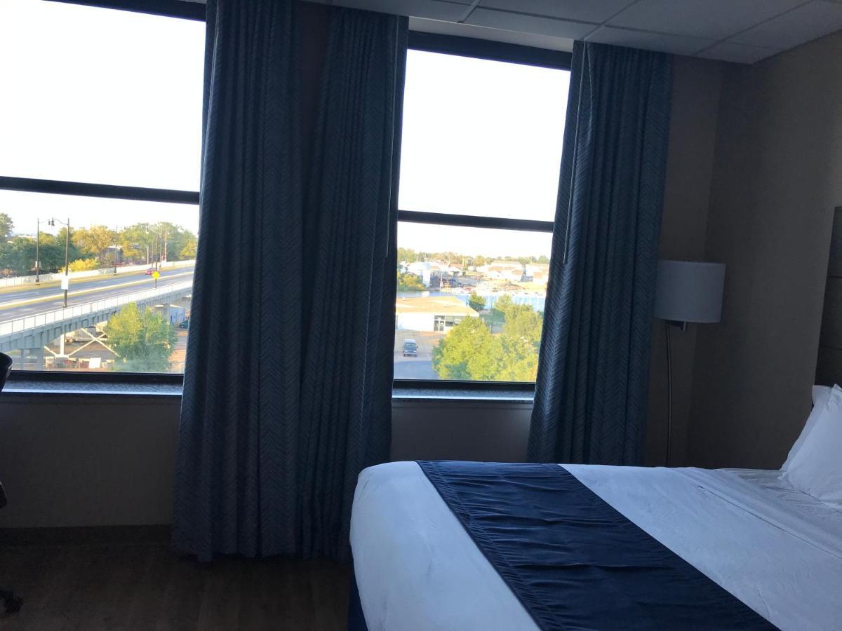 Ariel Broadway Hotel Lorain Buitenkant foto
