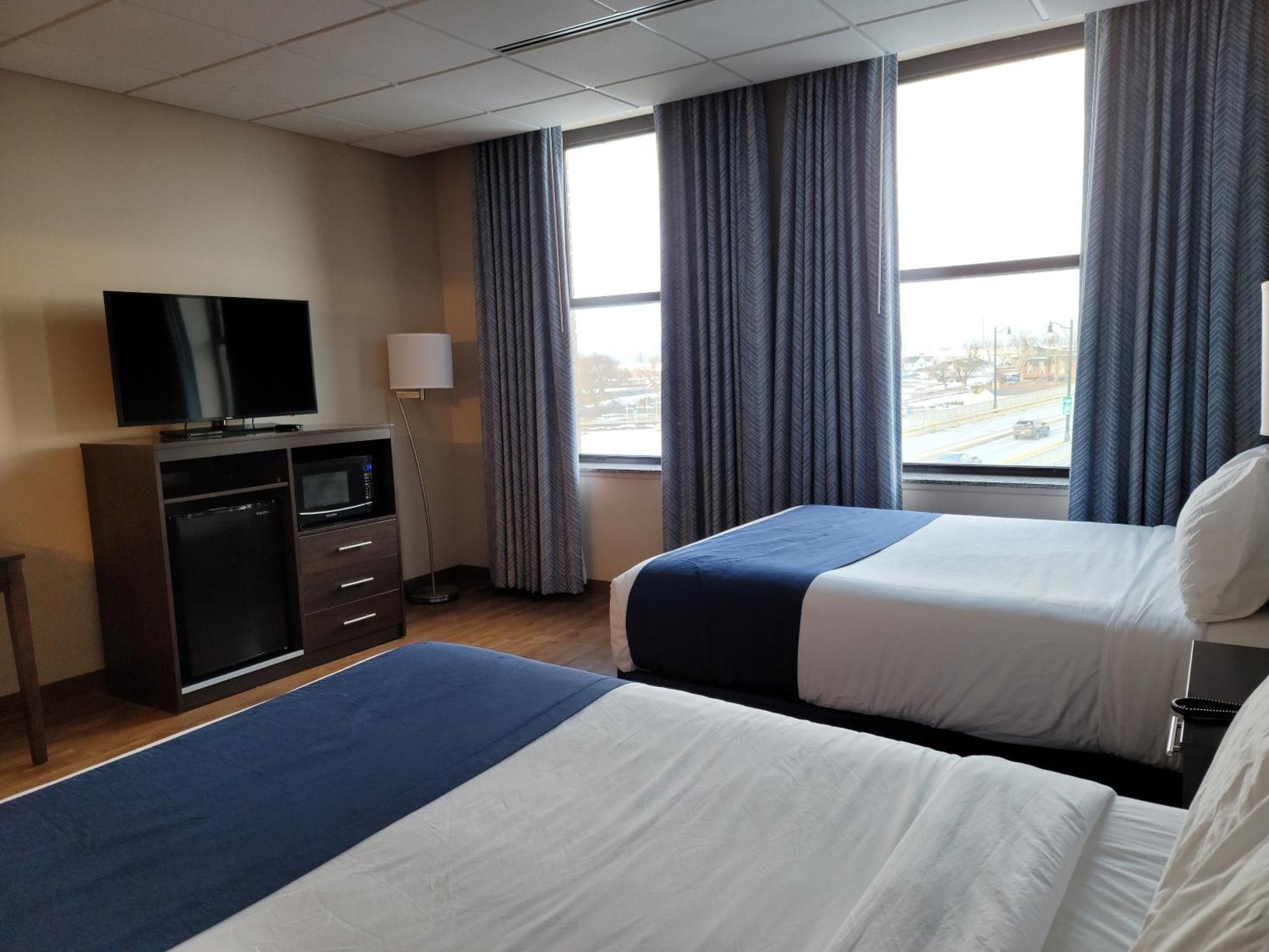 Ariel Broadway Hotel Lorain Buitenkant foto