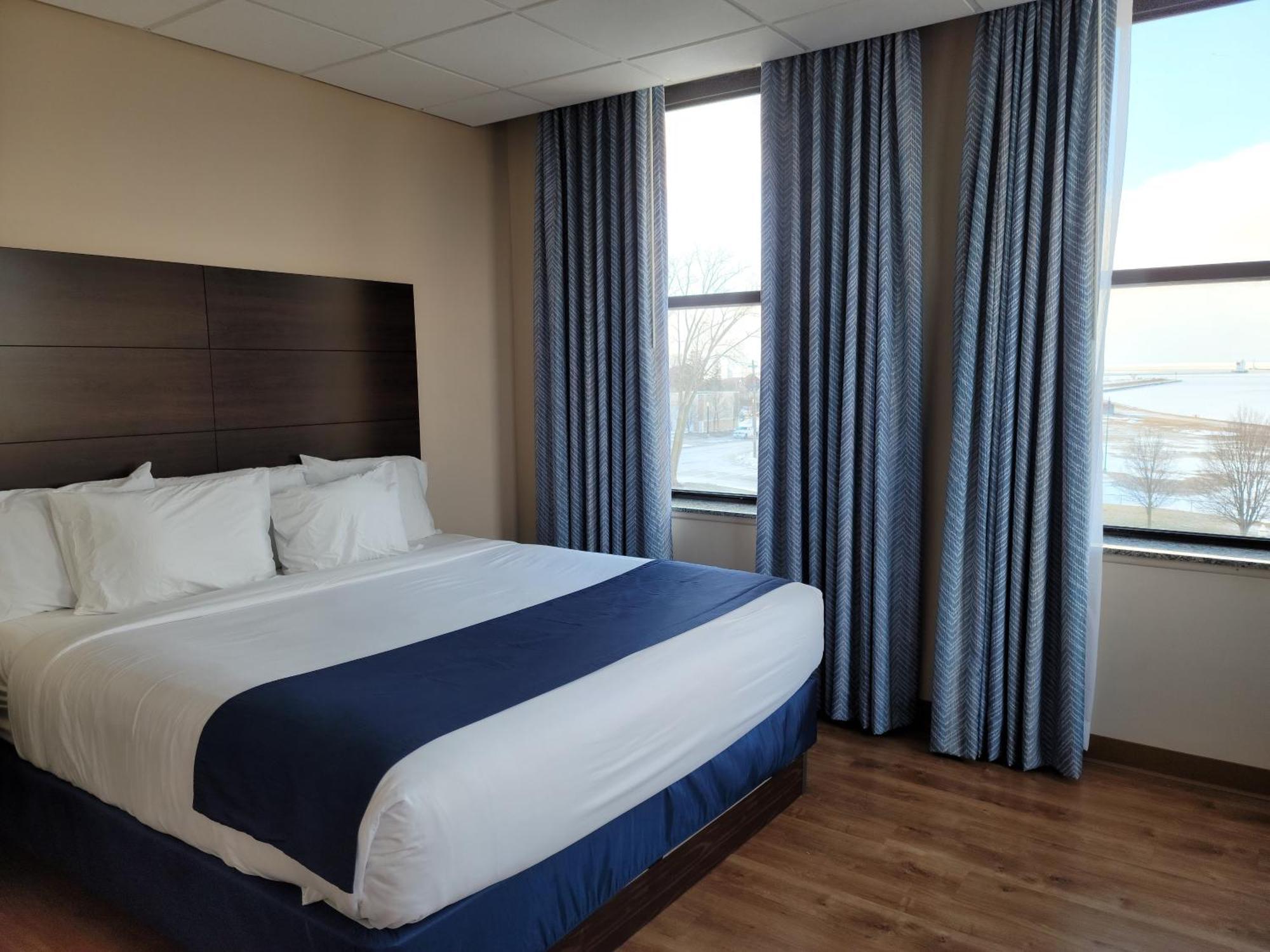 Ariel Broadway Hotel Lorain Buitenkant foto