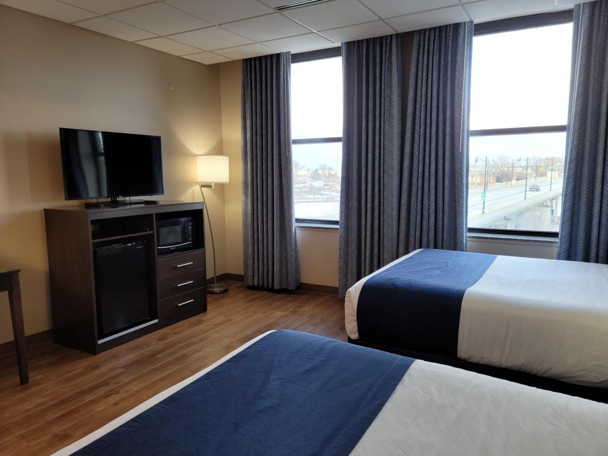 Ariel Broadway Hotel Lorain Buitenkant foto