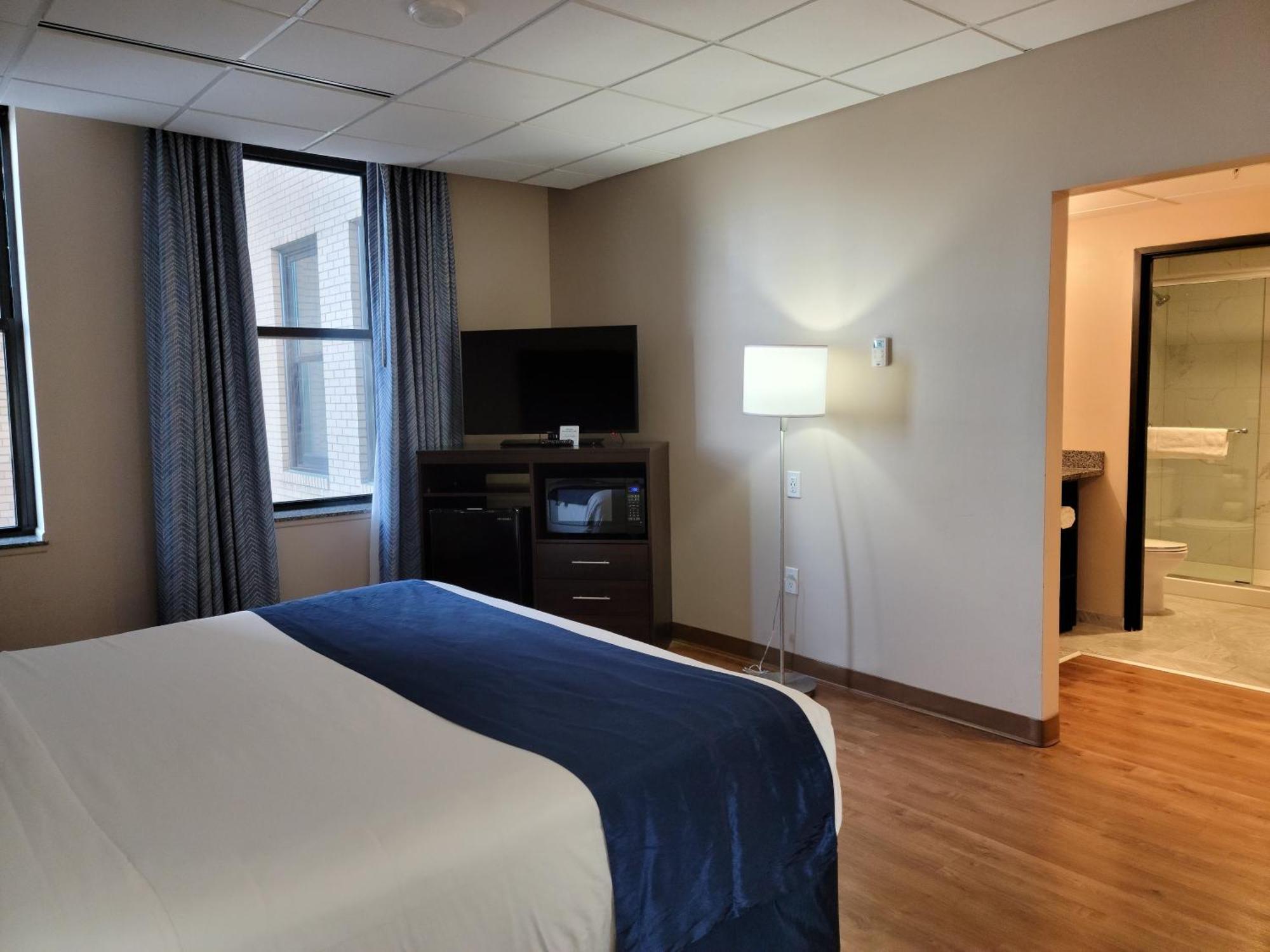 Ariel Broadway Hotel Lorain Buitenkant foto