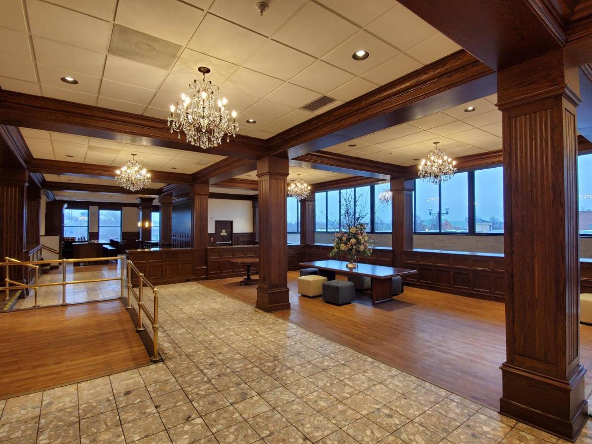 Ariel Broadway Hotel Lorain Buitenkant foto