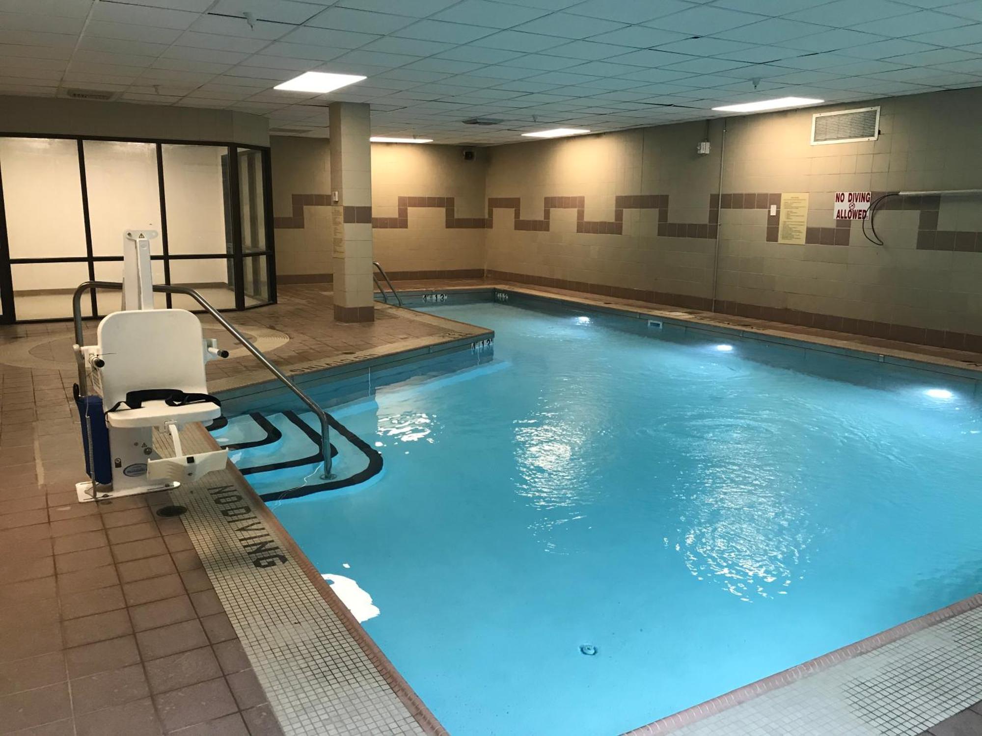 Ariel Broadway Hotel Lorain Buitenkant foto