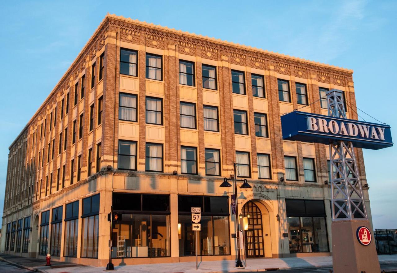 Ariel Broadway Hotel Lorain Buitenkant foto